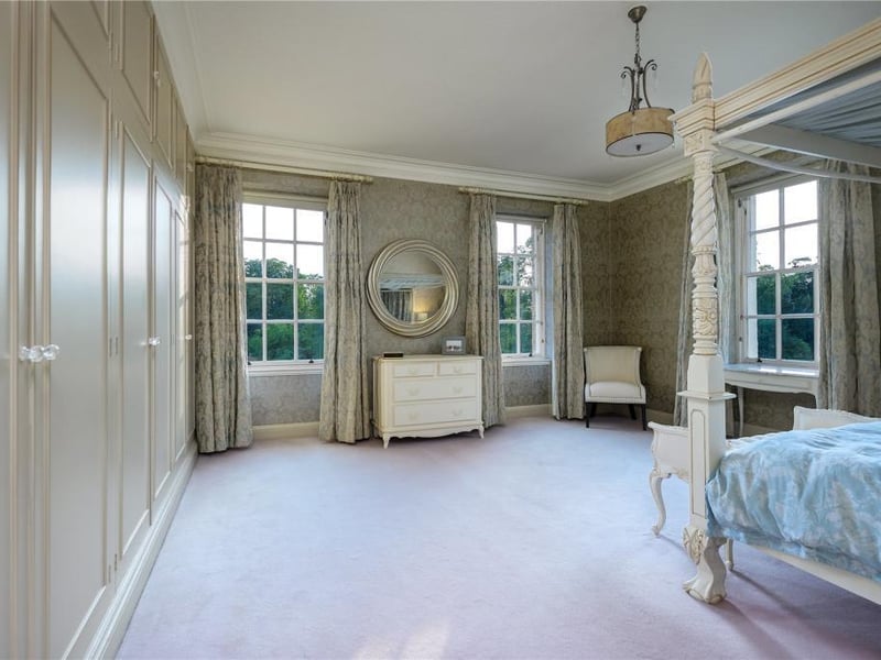 Principal bedroom.