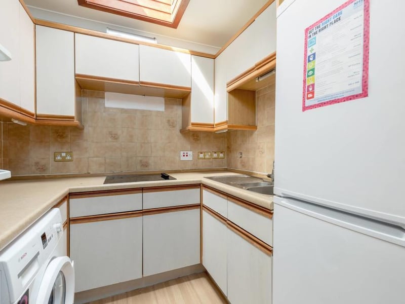 Annexe - kitchen.
