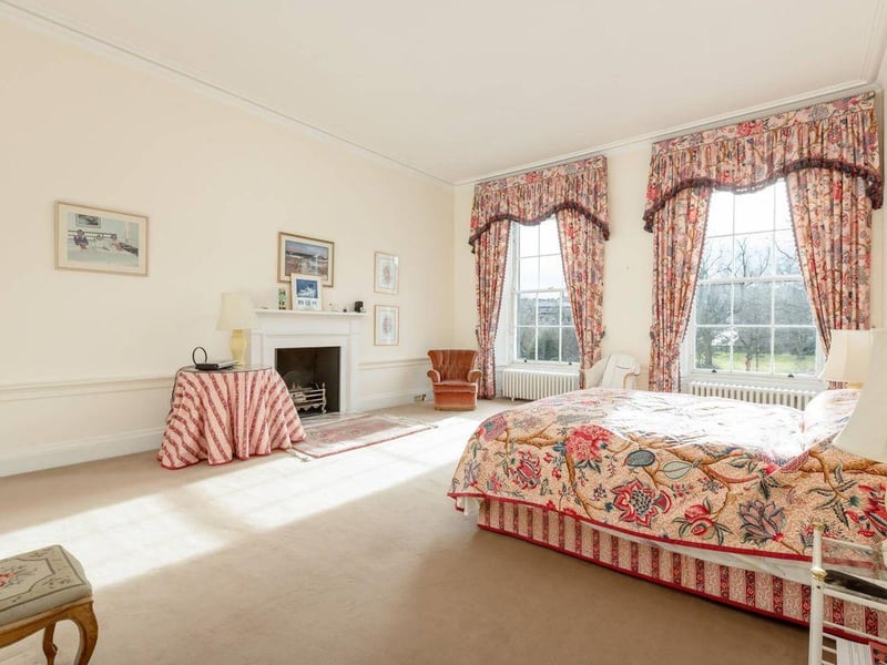 Principal bedroom.
