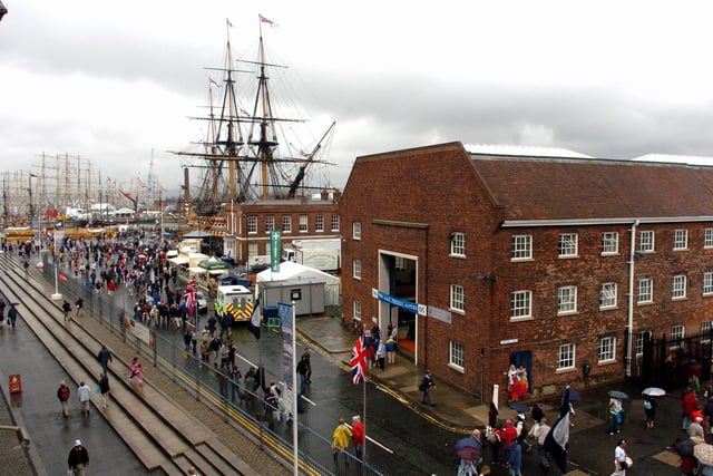 International Festival of the Sea 2005 - GV of HMS Victory and crowds from the Clock Tower 30th June 2005. Picture: Jonathan Brady 053083-165
