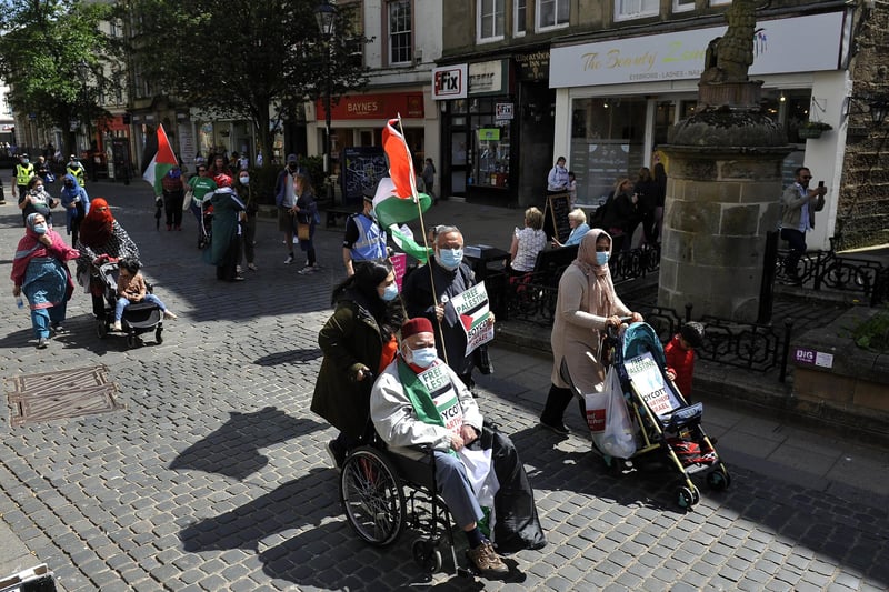 The #FalkirkStandsWithPalestine peace rally drew in a crowd of people of all ages. Picture: Michael Gillen.