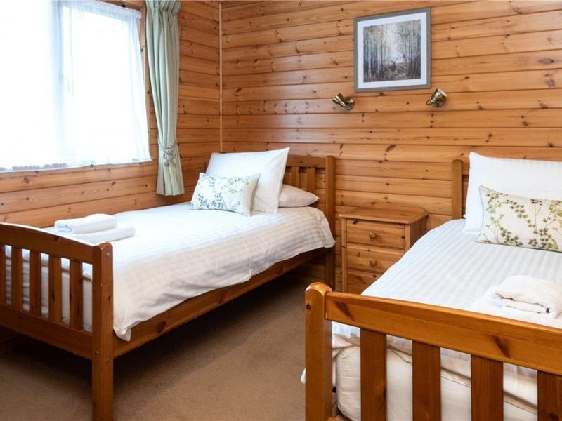 Lodge - bedroom.