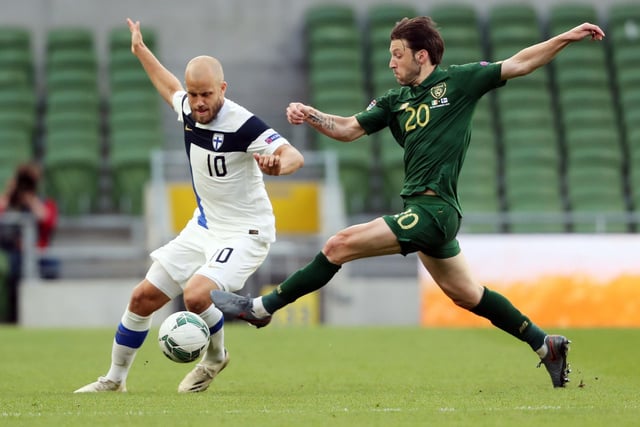 Nottingham Forest are set to be kept waiting as they look to land Bournemouth midfielder Harry Arter, as the club need to move on players in order to afford his wages. (Nottingham Post)