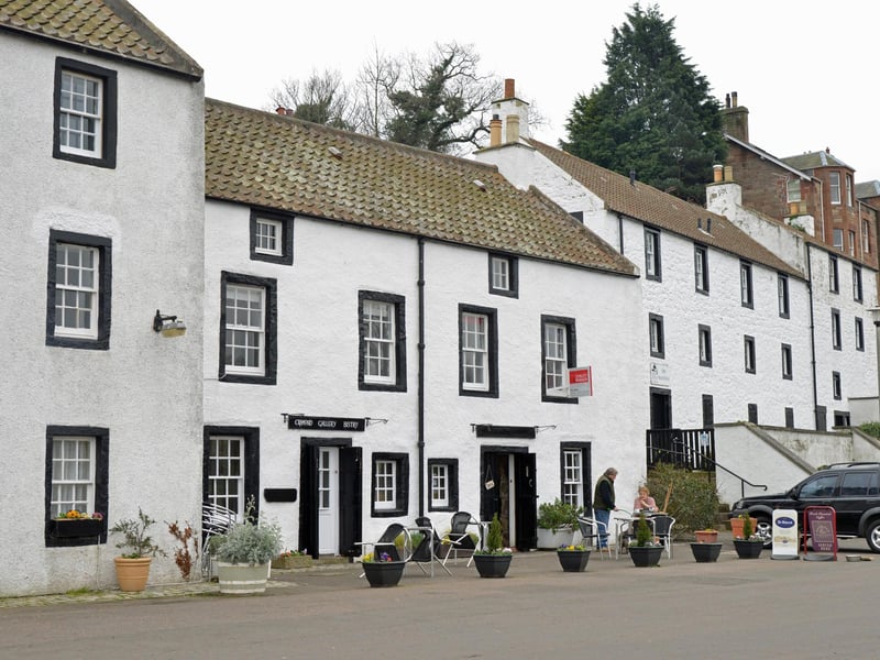 With properties dating back to the early 1600s, Cramond Village is a real step back through the centuries. Whitewashed facades and pantile roofs add to the historic feel of the place.