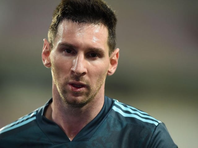 Contrary to recent reports, Manchester City will not sign Lionel Messi in January. The Argentine is out of contract next year, but his exit would be made too difficult by the fact that Barcelona are still yet to appoint a new club president. (Mundo Deportivo)
Photo by Ernesto Benavides - Pool/Getty Images