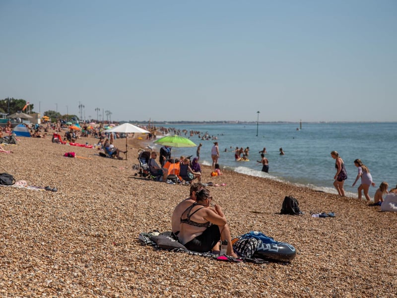 It’s been almost six months since I moved to Portsmouth for my higher studies. Amid all the chaos of settling in and juggling academic work, I did find my calm at some of the city’s prettiest spots. While the quiet lanes and honking-free roads keep me sane, my happiest escape here has to be the seashore. Tracing around my footsteps, here are 10 must-go places where I've found myself introspecting and reflecting.