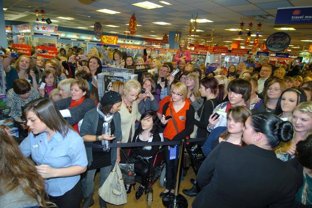 Fans wait to meet Gok Wan as he signs copies his new book at WH Smiths, Meadowhall.    7 November 2009
