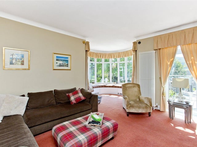 Sitting room.