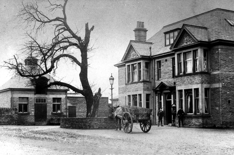 The Big Tree Hotel, Chesterfield Road, Woodseats, in the 1890s. Originally named the Masons Arms and renamed the Big Tree due to the large oak tree at the front. John Wesley is said to have preached here. Ref no: s00097