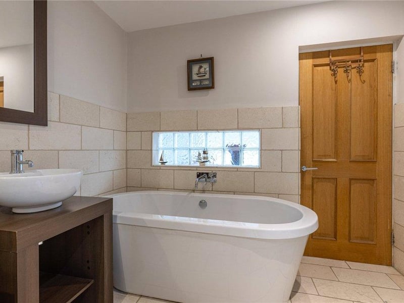 Bedroom 1 en-suite.