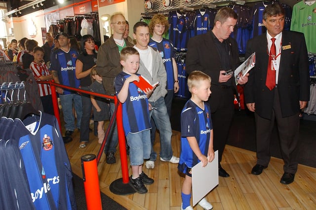 Fans are pictured queuing at the SAFC store at the Stadium of Light to meet star player Steed Malbranque in 2008. Were you among them?