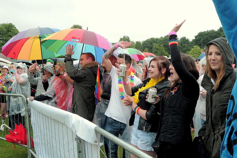 Colour in the Rain at Queens Park Chesterfield, as Chesterfield Gay Pride held
their event, including a Drag queen stage show.
Heavy rain & very loud show noise made it impossible to name some of the groups.NDET 26-7-15 Pride, Crowds braving the rain (13 to 16)