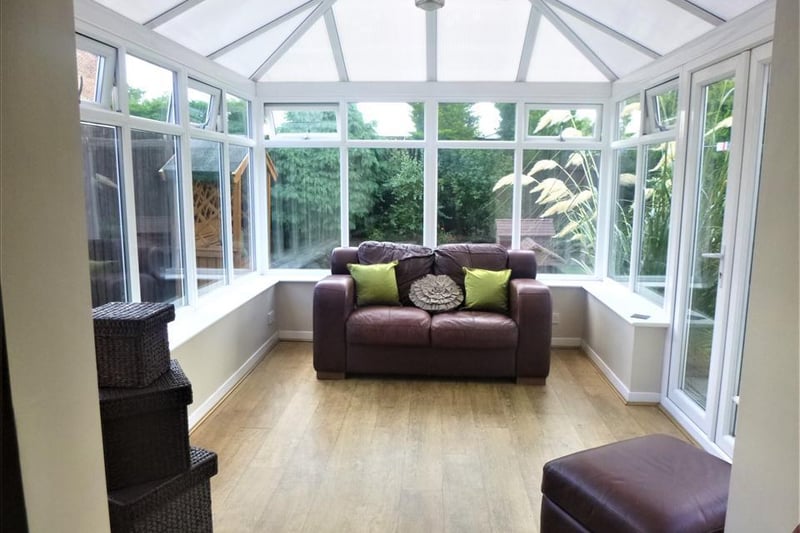 This three bed property has a conservatory which leads to a garden.