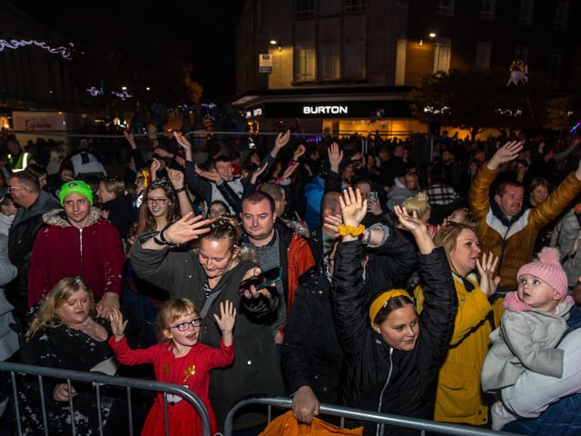 Crowds joining in with the singing. Picture: Mike Cooter (181121)