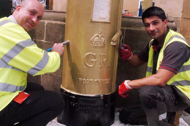 Pete Tutalo and Norberto Moreira paint the post box in Barkers Pool near the City Hall gold in tribute to Jessica Ennis's Olympic gold triumph