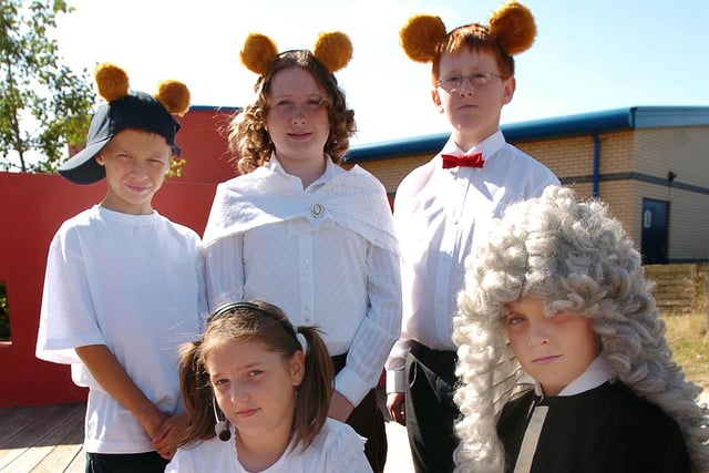 Do you recognise any of the cast of Goldilocks at the school in 2006?