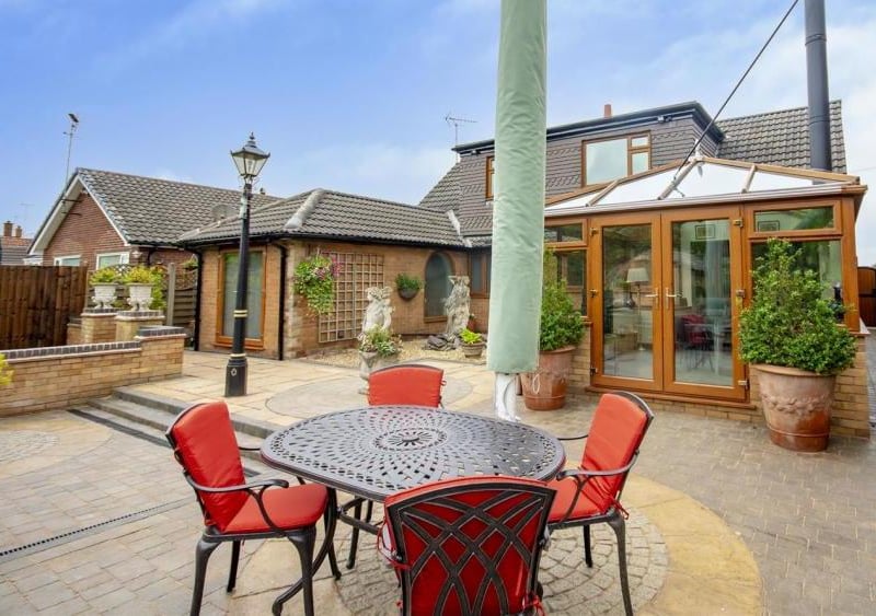Imagine spending a warm summer evening sat round the table enjoying a drink and a chat. What could be better?