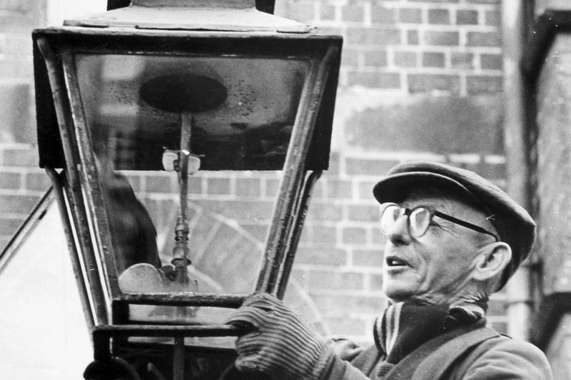 Sheffield gas lamp cleaner, Mr Thomas Bray pictured in November 1970