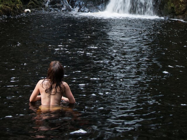 A tricky descent down the gorge gives way to a deep, still pool which is filled only by a small trickling stream. Bathers will find themselves surrounded by wood sorrel and the sound of the dawn chorus. Spectacular.