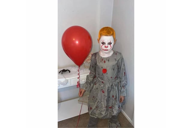 Eight year old Layton looks fantastic as Pennywise!