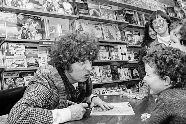 Tom Baker Dr Who meets his fans at the wigan bookshop