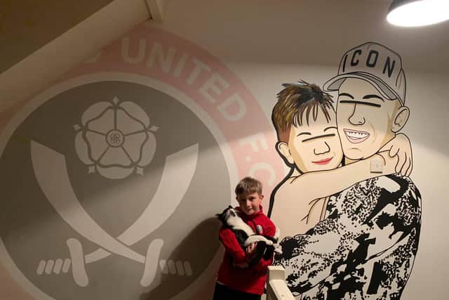 Harri Parker in front of the new mural (pic: Chris Ashmore Creative Murals)