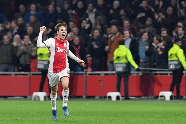 Ajax midfielder Carel Eiting is set to turn down a host of European sides to join Huddersfield Town on loan. (Voetbal International)