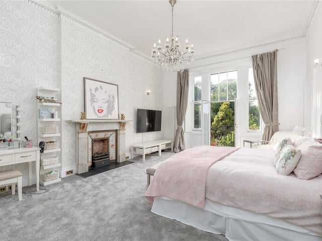 Principal bedroom.