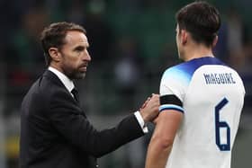 Harry Maguire of England shakes hands with Gareth Southgate (Marco Luzzani/Getty Images)