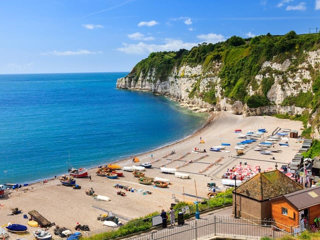 Average customer rating: 80 per cent. Beach rating: 3/5. Peace and quiet rating: 5/5