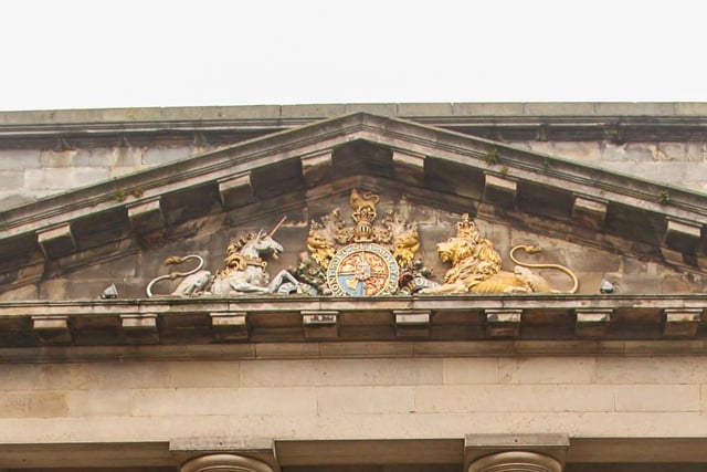 On which neoclassical building can you find this magnificent-looking coat of arms?