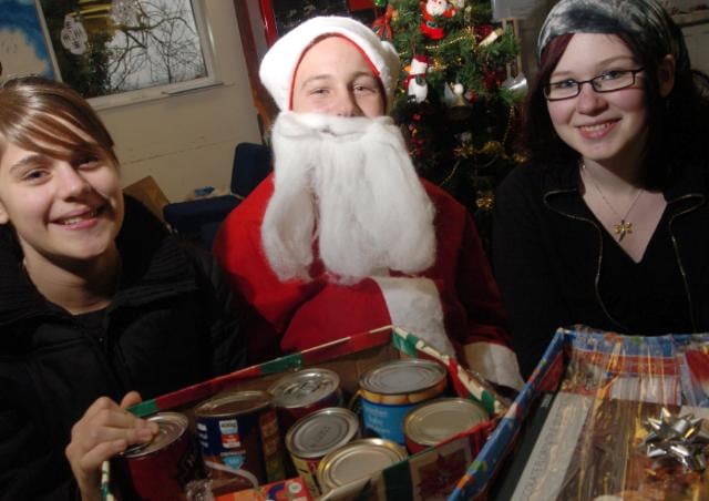 Pupils at Campsmount Technology College pack up hampers to hand out across Doncaster. 2007.