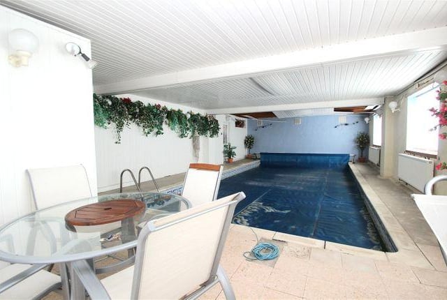 Marketed by Whitegates, 01977 529209.