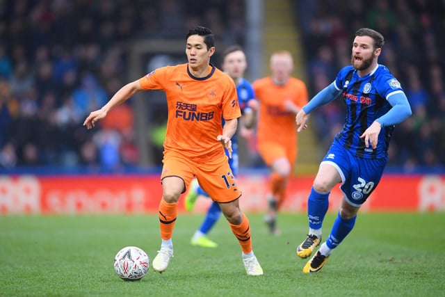 Newcastle United attacker Yoshinori Muto is in advanced talks to join Eibar on loan. The 28-year-old, who was signed from Mainz for a £9.5m fee in 2018, has two years remaining on his contract on Tyneside. (Football Insider)