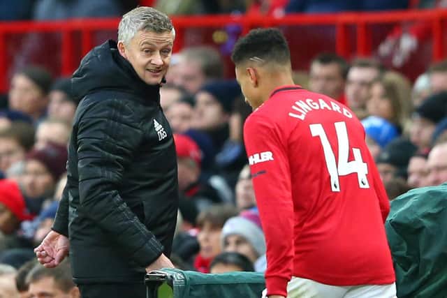 Ole Gunnar Solskjaer, manager of Manchester United talks to Jesse Lingard (Photo by Alex Livesey/Getty Images)