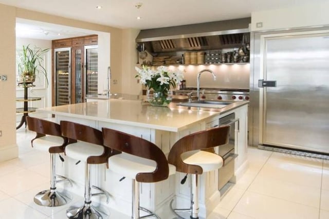 Imagine cooking up your breakfast in here!