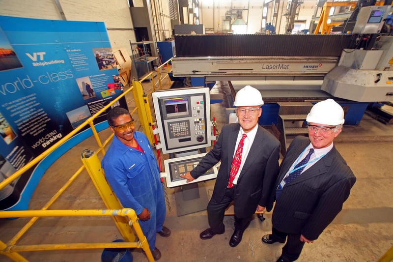 First steel cut at VT Shipbuilding in Portsmouth naval base on the fifth Type 45 destroyer, HMS Defender.
HMS Defenders start (l to r) VT Shipbuilding laser cutter operator Benny Yorke, MoD project team leader Matt Roberts and VT Shipbuilding Managing Director Geoff Smith.