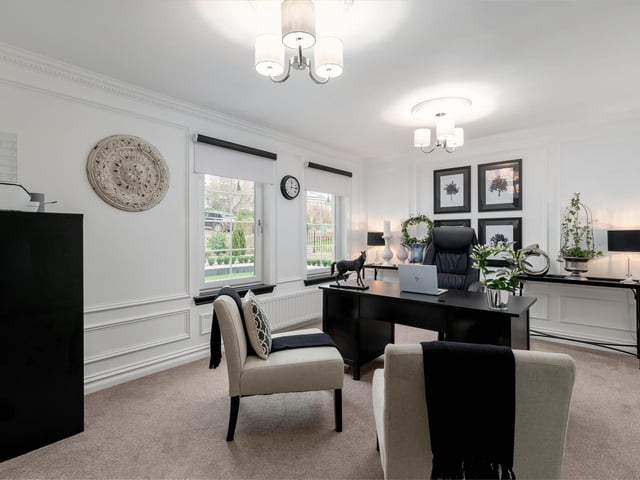 Study / Dining room.