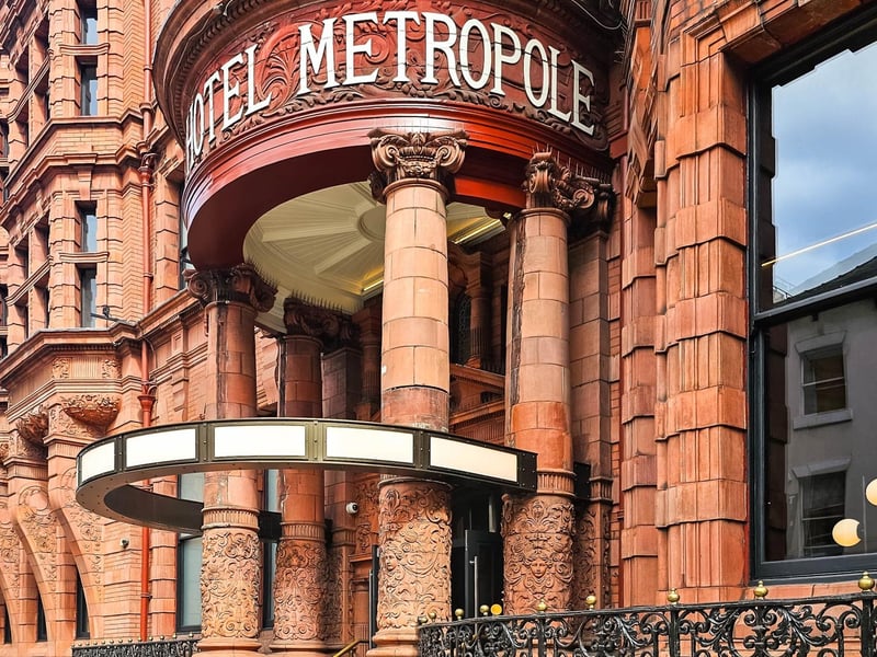 A stunning Grade II listed terracotta building that captures the Victorian spirit of Leeds, located only a 3-minute walk from the station entrance. It’s a great mid-range choice that feels far more expensive than it is, offering grand high ceilings and a stylish bar area. 🧳 King St, Leeds LS1 2HQ
