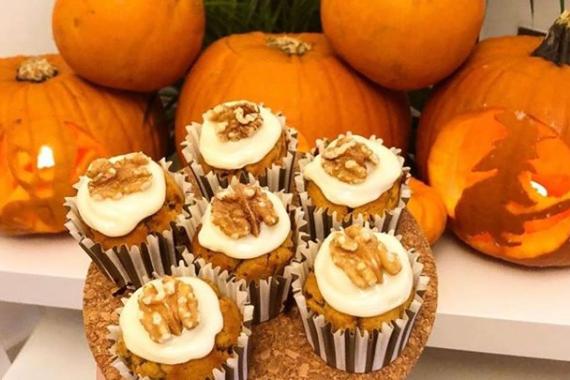 Pumpkin spice flavoured cupcakes made by @brysbites_