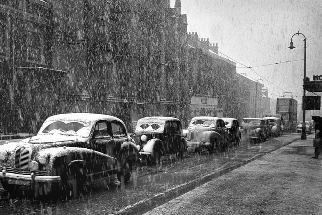 Sunderland people saw all sorts of weather in a day in February 1953 when they endured snow, sleet, rain and sunshine - but it was more snow which was on the horizon for these drivers in North Bridge Street.
