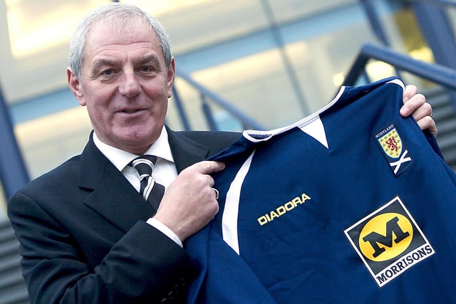 In December 2004, Smith answered the call to become the next boss of the Scotland national team, replacing the ineffective and hugely unpopular Bertie Vogts.