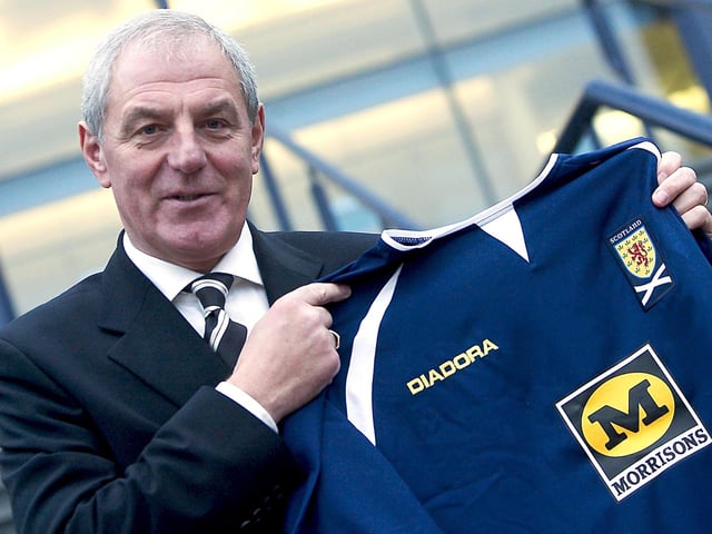 In December 2004, Smith answered the call to become the next boss of the Scotland national team, replacing the ineffective and hugely unpopular Bertie Vogts.