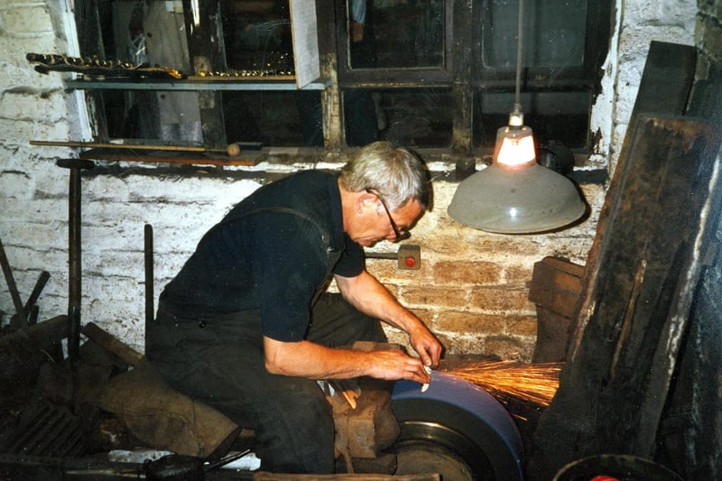 Rowland Swinden knife grinding at Kelham Island Industrial Museum, 1987. Ref no u04166