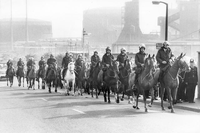 Mounted Police arrive at Orgreave Coking Plant - 31 May 1984