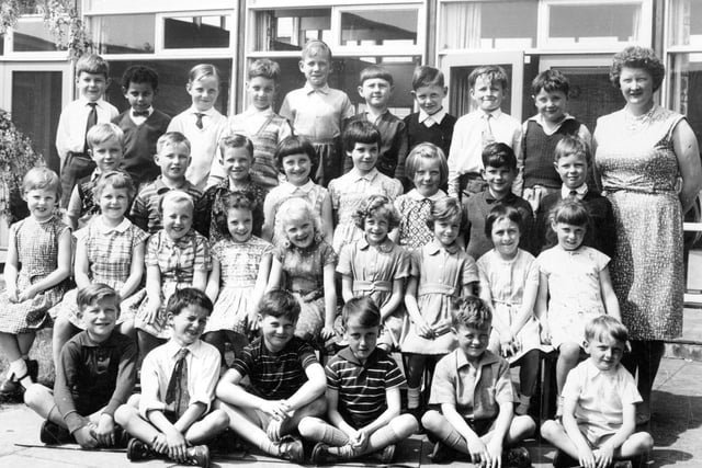 Birley County Infants School, Class 1, 1964