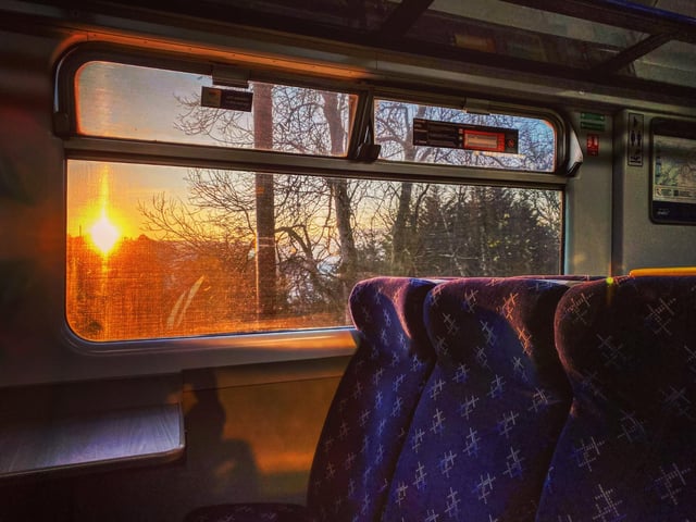 An early train journey from Newton to Glasgow Central was made incredibly scenic by this lovely sunrise (photo:@LewisYeardley).