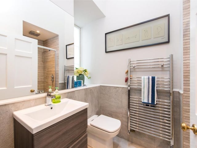 Shower room 2.