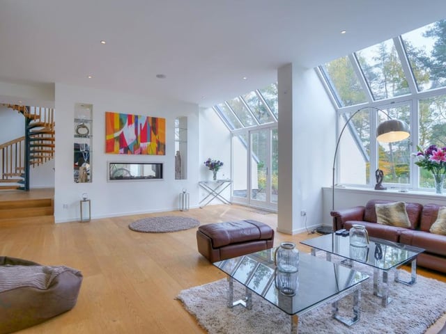 Sitting room.