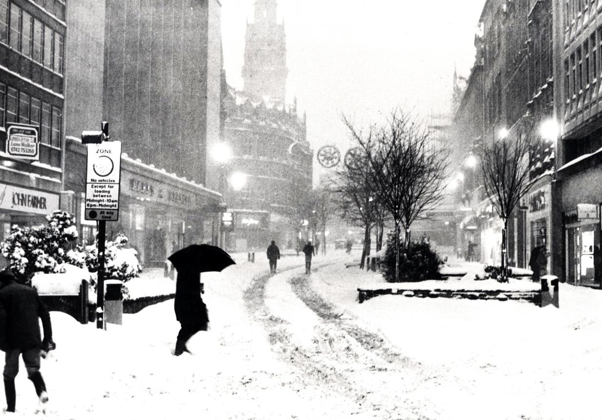 Snow in Fargate, Sheffield, on February 14, 1986